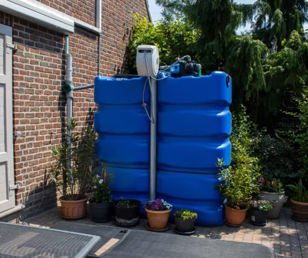 Citerne eau de pluie rectangulaire extérieure - 2400 litres - Avec pompe 4