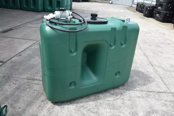 Cuve AdBlue en PE de 1500 litres avec pompe (220V) 10