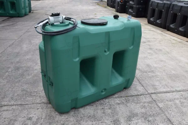 Cuve AdBlue en PE de 2000 litres avec pompe (220V) 10