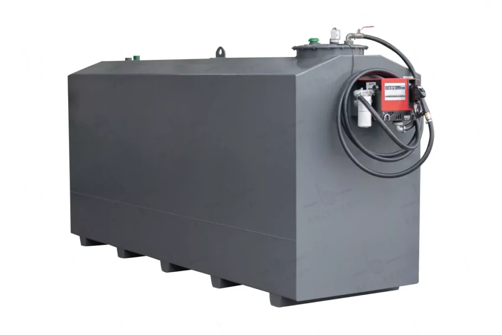 Citerne diesel de 7300 litres équipée d’une pompe intégrée, idéale pour le stockage sécurisé et le ravitaillement efficace en carburant.